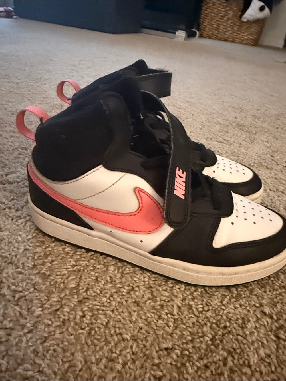 Nike Kids Mid-Top Sneakers in White, Black & Pink